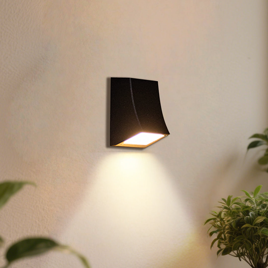 WINDSOR IRON CLAD OUTDOOR SCONCE LIGHTING