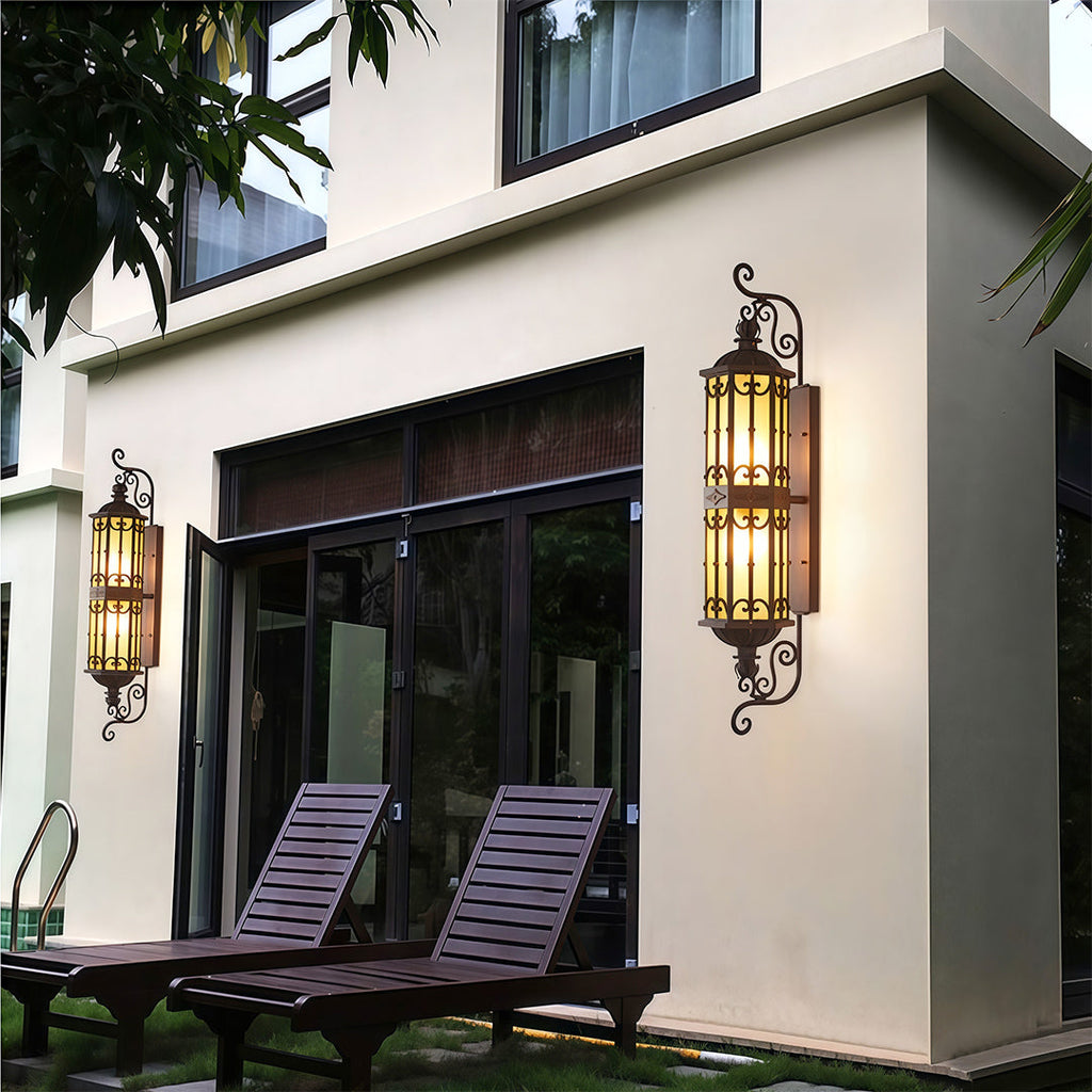 WINDSOR TWILIGHT DUAL-HEAD OUTDOOR LANTERN
