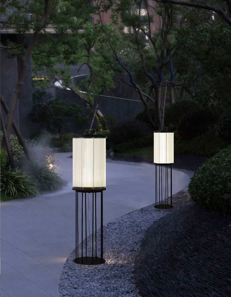 WINDSOR SOLAR-POWERED GLASS GARDEN LANTERN