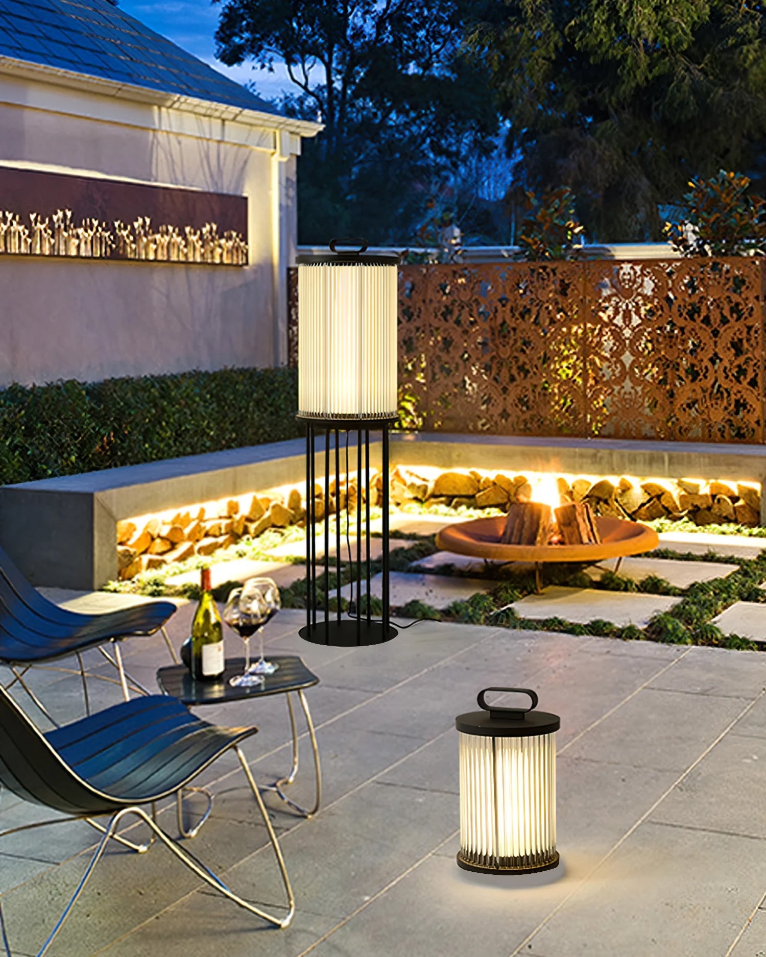 WINDSOR SOLAR-POWERED GLASS GARDEN LANTERN