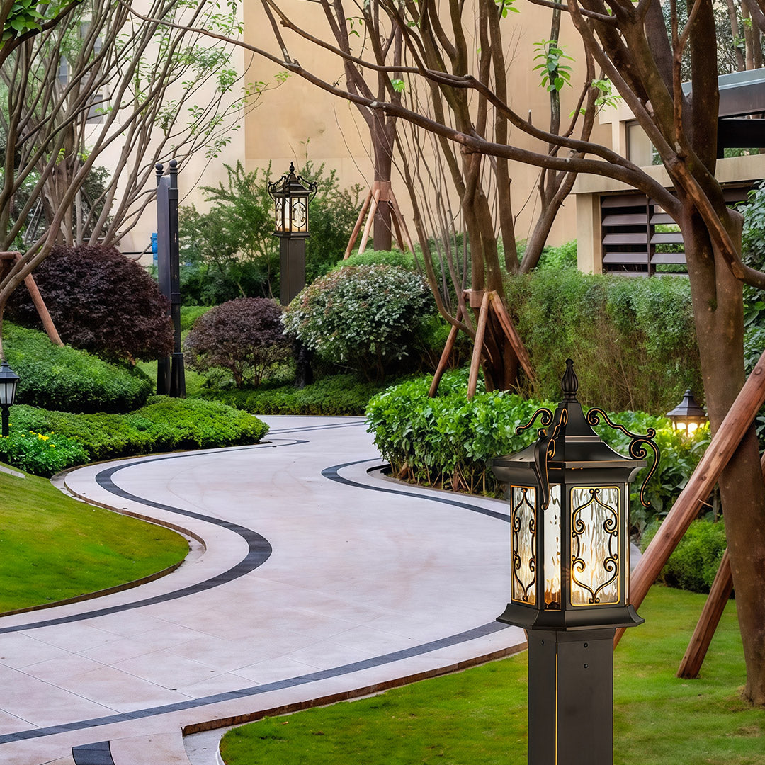 WINDSOR HIGHLAND OUTDOOR POST LANTERN