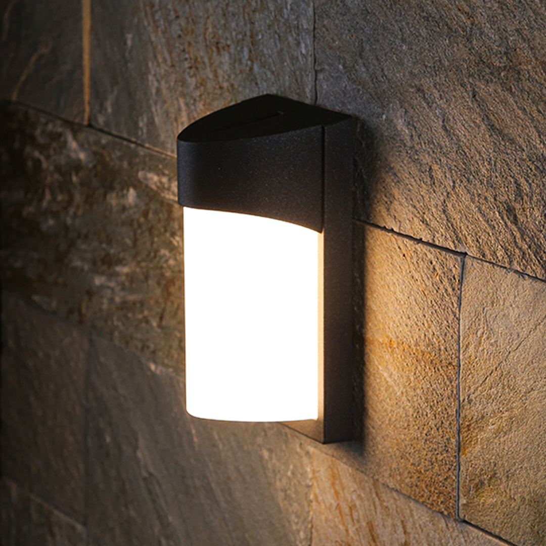 RAVENWOOD WEATHERPROOF OUTDOOR WALL LANTERN