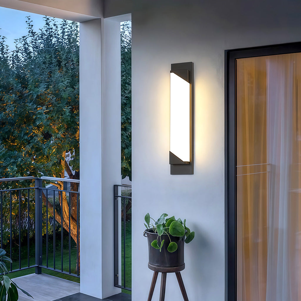 WINTERBOURNE MODERN LINEAR OUTDOOR LIGHTING FIXTURE