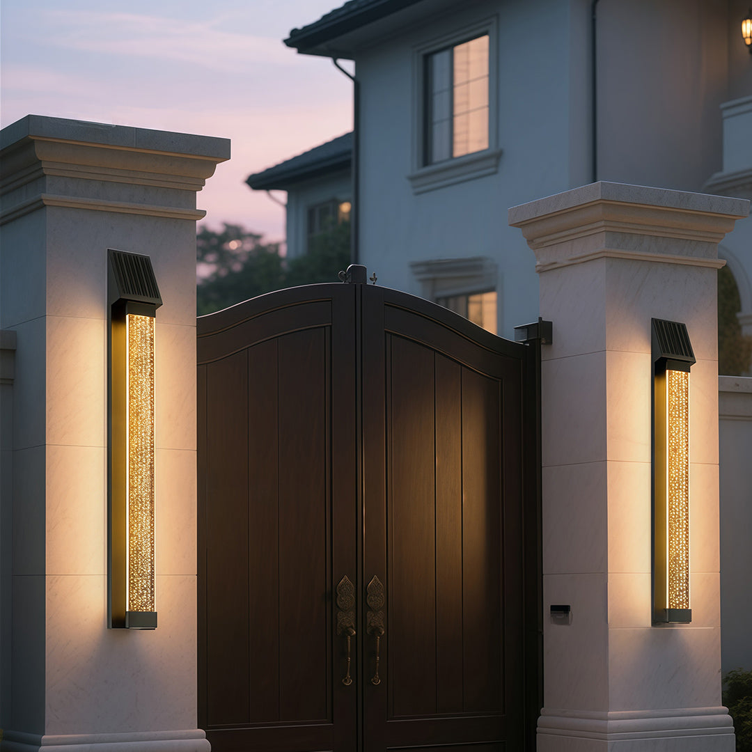 RAVENHURST SOLAR-POWERED OUTDOOR WALL LIGHT