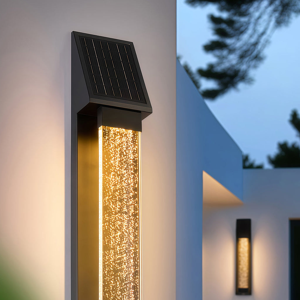 RAVENHURST SOLAR-POWERED OUTDOOR WALL LIGHT