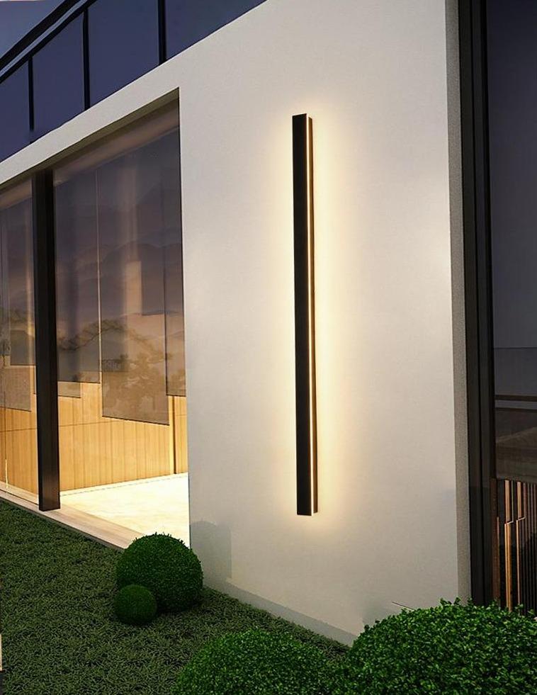 WINDSOR BLACK LINEAR OUTDOOR LIGHTING SCULPTURE