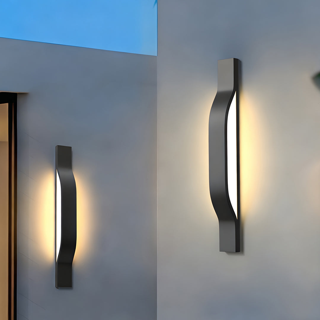 THORNBURY WEATHERPROOF OUTDOOR WALL LANTERN
