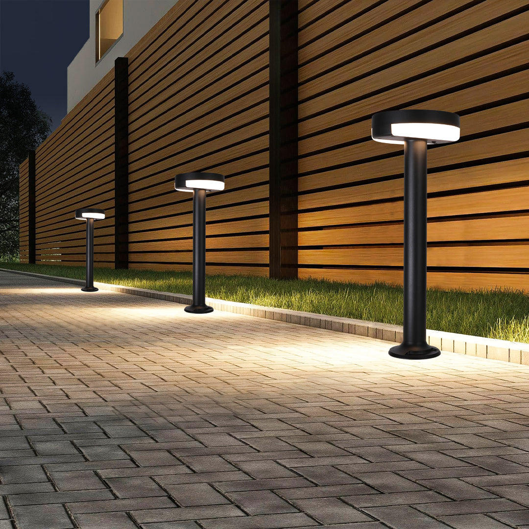 RAVENWOOD OUTDOOR METAL PATHLIGHT WITH WATERPROOF DESIGN