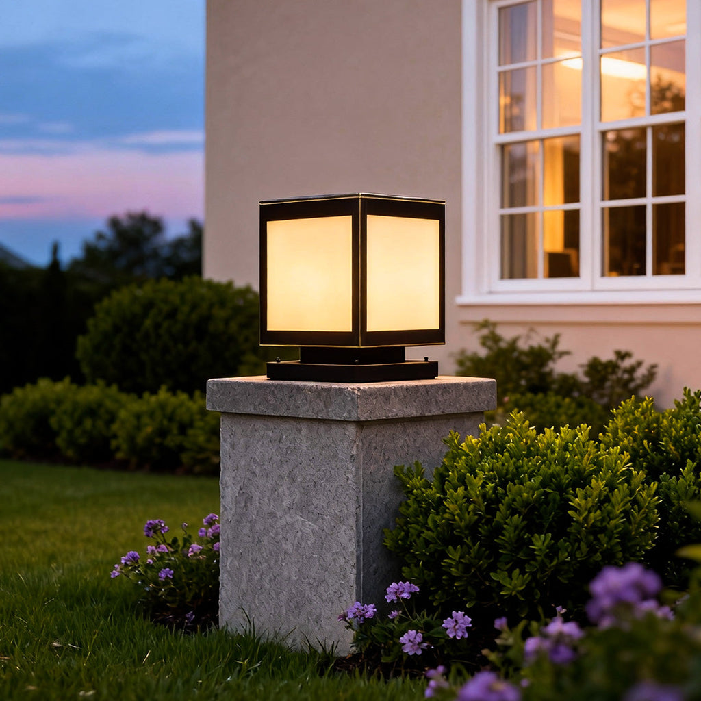 WINDSOR BRONZE SQUARE SOLAR GARDEN LANTERN