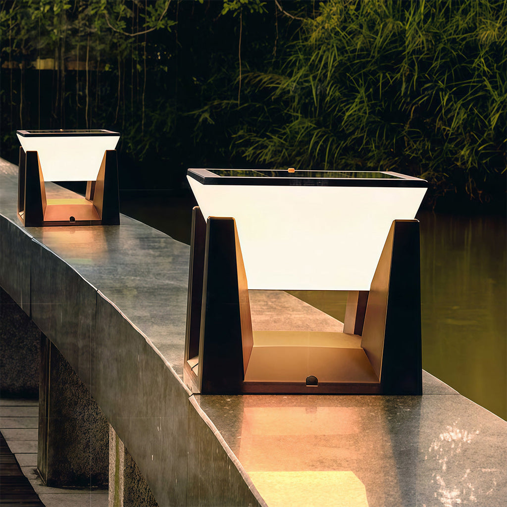 RAVENSCROFT SOLAR GARDEN PILLAR LIGHT WITH WEATHER-RESISTANT DESIGN