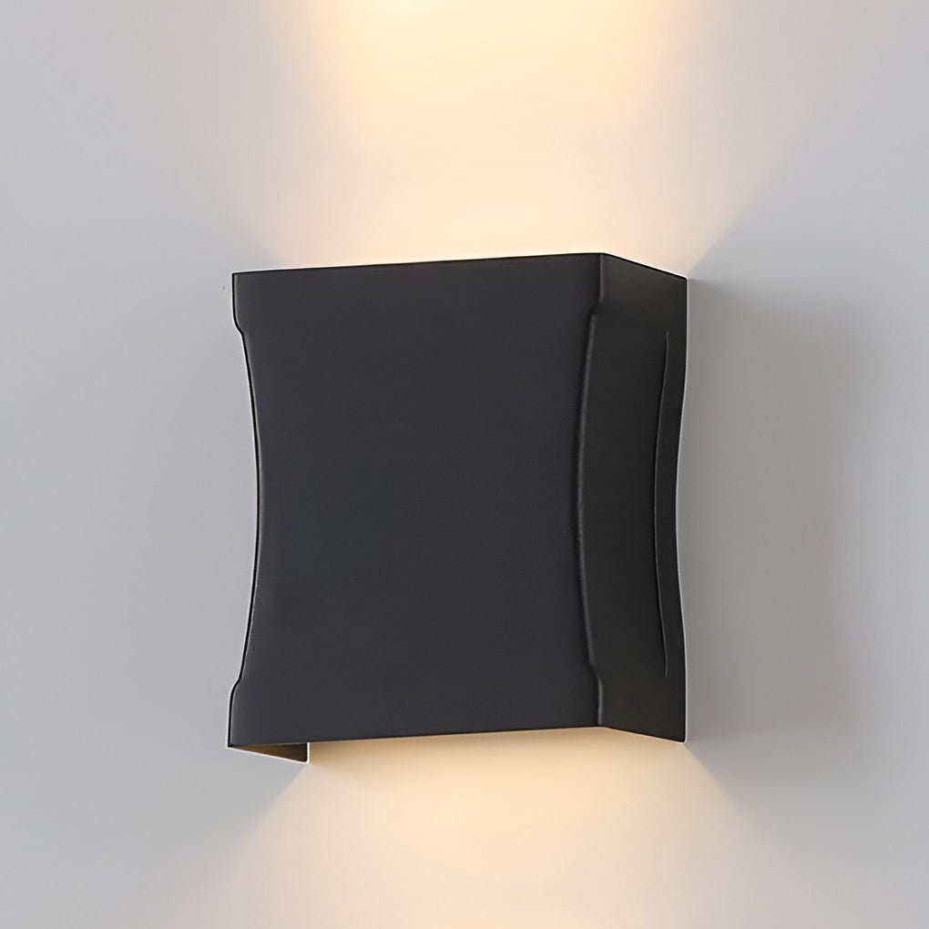 WINTHROP DUAL-ANGLE LED EXTERIOR WALL SCONCE