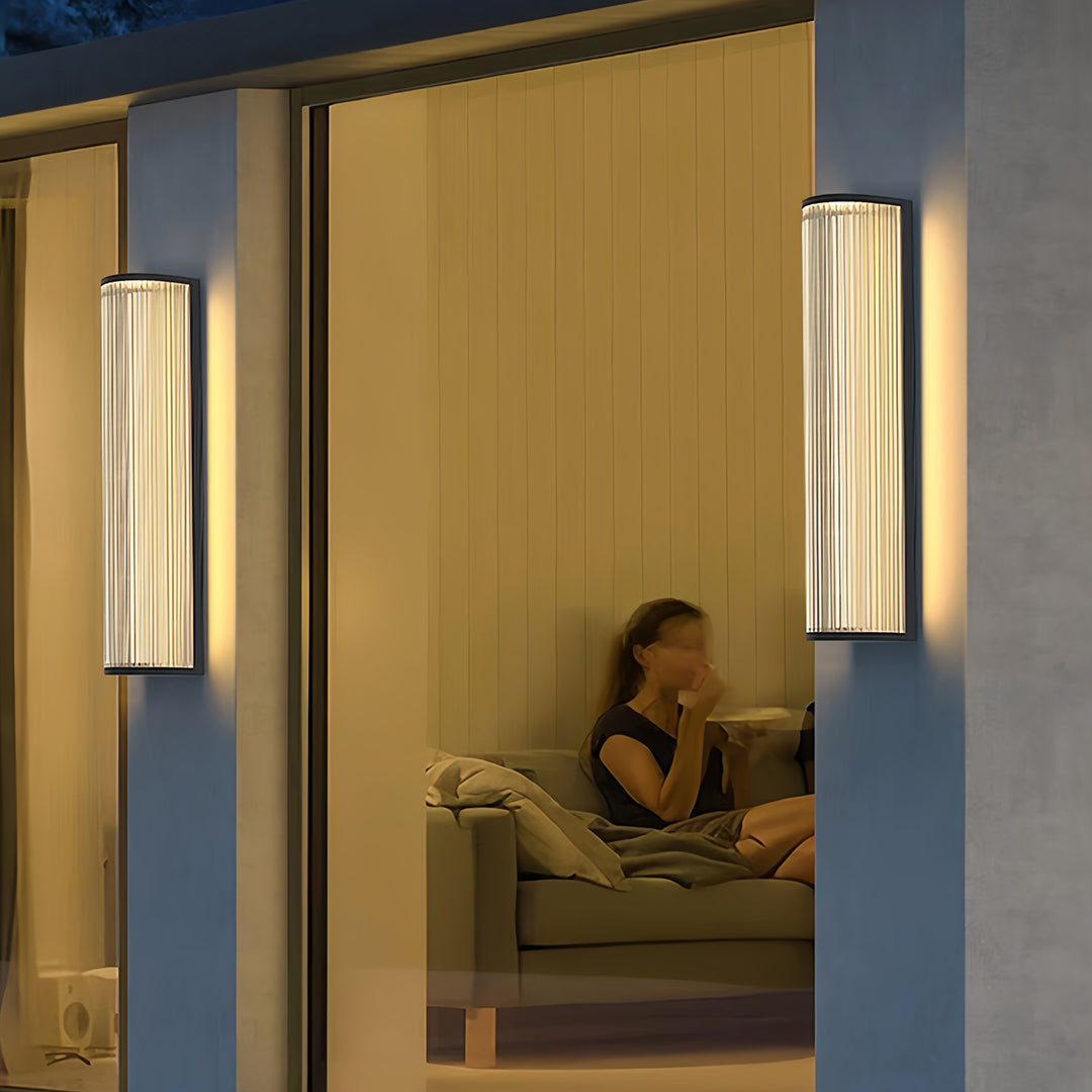 WINDSOR GARDEN VERTICAL LANTERN - Outdoor Waterproof Wall Fixture