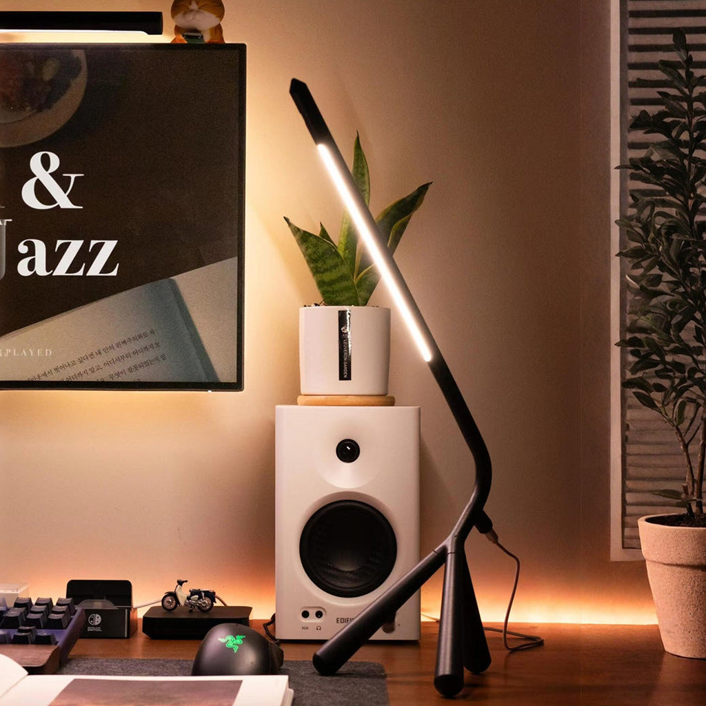 THISTLEWOOD TRIPOD LED LAMP WITH ROTATABLE SHADE