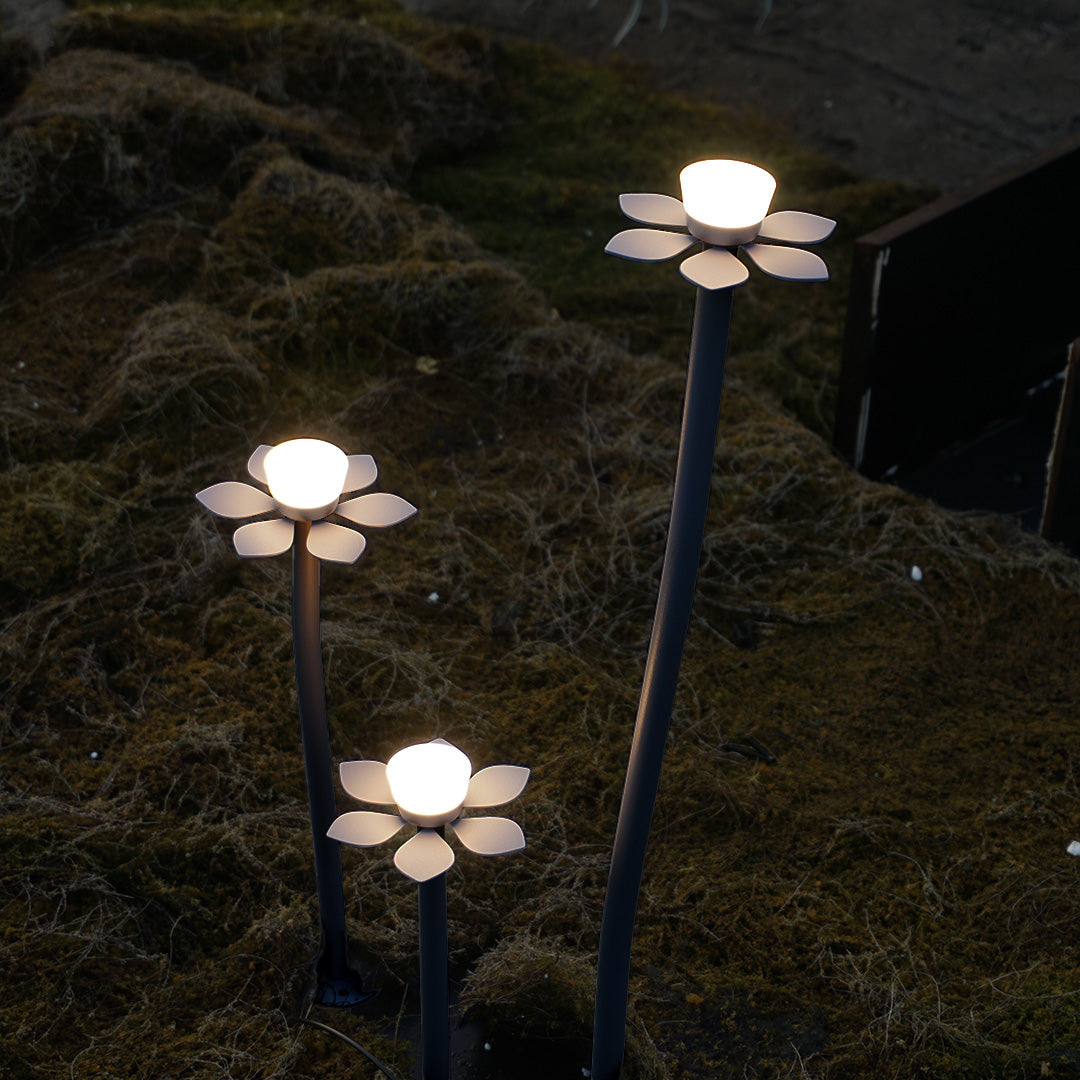 WINDSOR GARDEN PATH ILLUMINATORS - WEATHER-RESISTANT LED LIGHTING