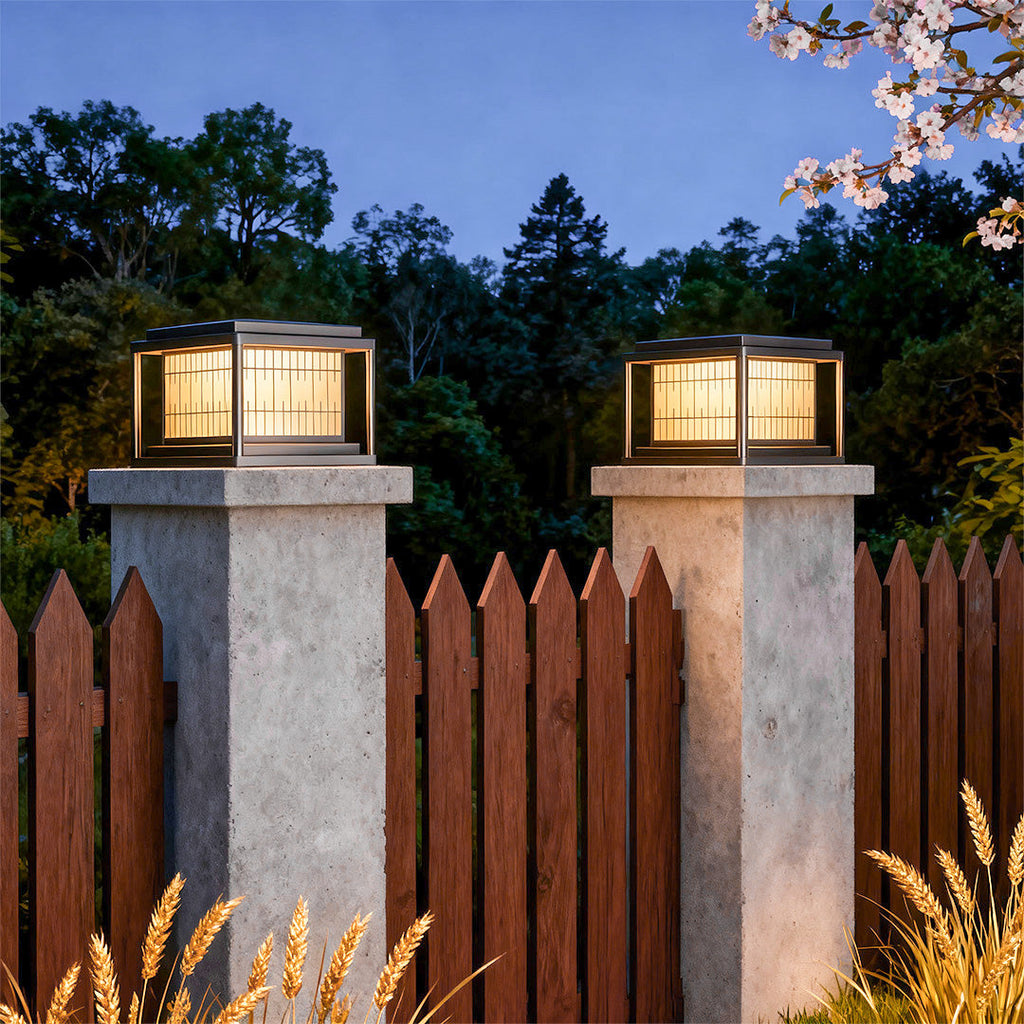 WINDSOR GARDEN COLUMN LIGHT WITH WATER-RESISTANT DESIGN