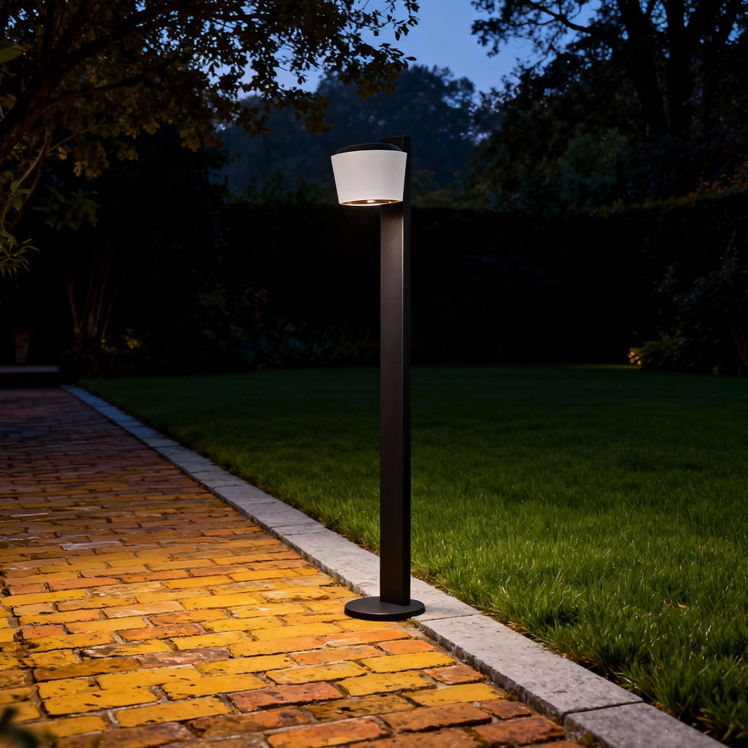 WINDSOR GARDEN PATHWAY ILLUMINATOR IN ANODIZED ALUMINUM