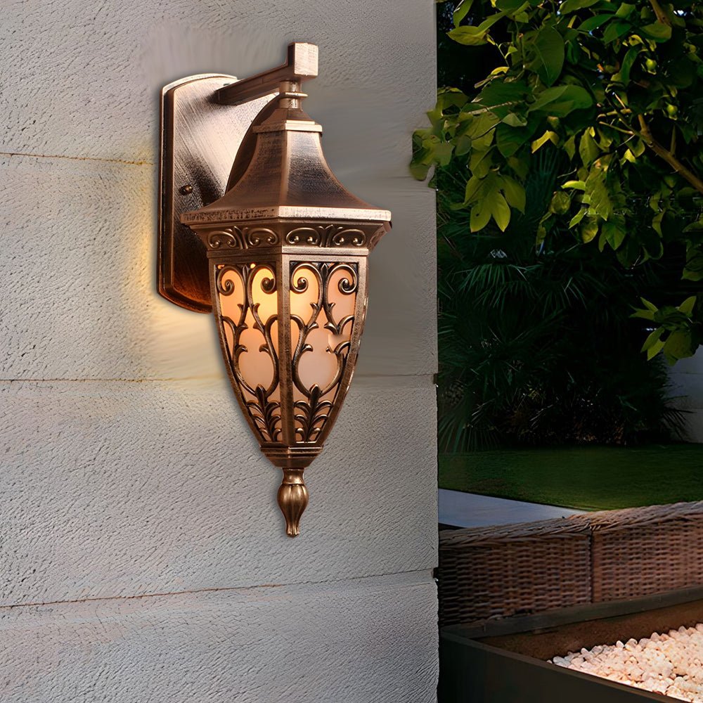 WINTHROP VINTAGE GARDEN WALL LANTERN