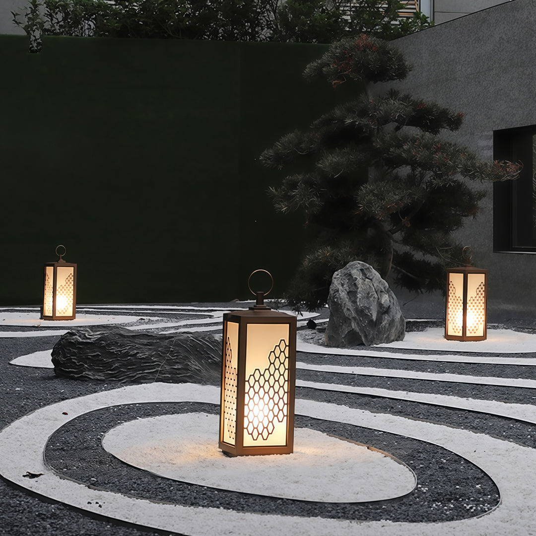 WINDSOR GARDEN SHIELD OUTDOOR LANTERN