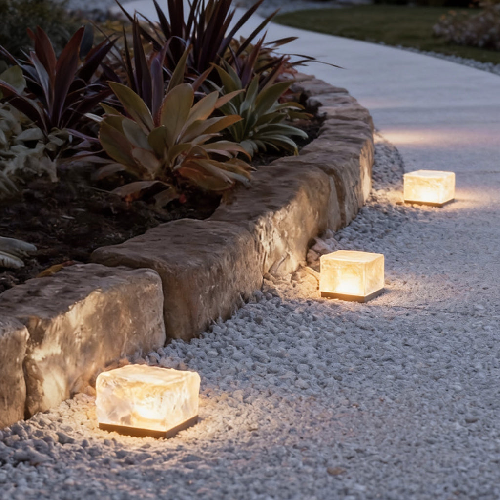 WINTERBOURNE SOLAR-POWERED ICE CUBE PATHWAY LANTERN