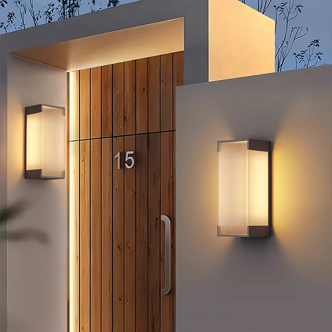 WINDSOR VISTA WALL-MOUNTED OUTDOOR LANTERN