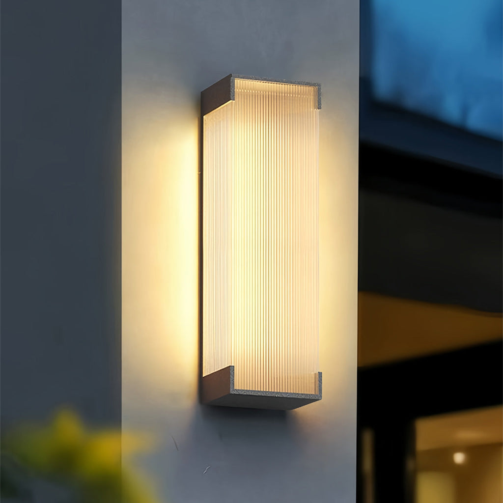 WINDSOR VISTA WALL-MOUNTED OUTDOOR LANTERN