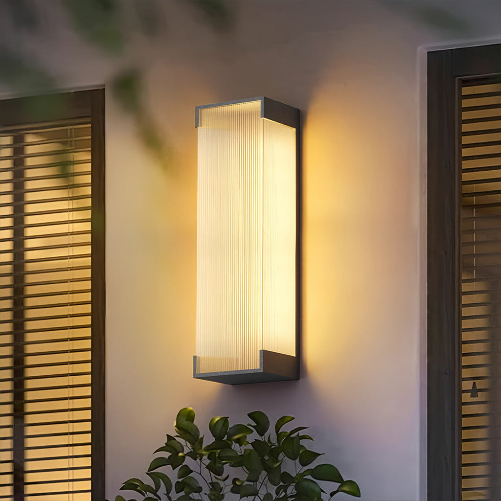 WINDSOR VISTA WALL-MOUNTED OUTDOOR LANTERN
