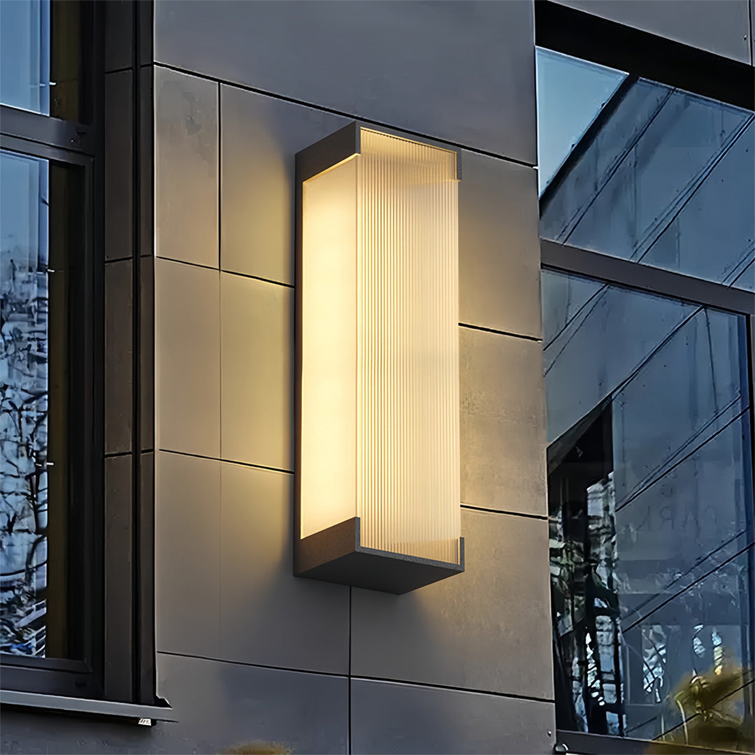 WINDSOR VISTA WALL-MOUNTED OUTDOOR LANTERN