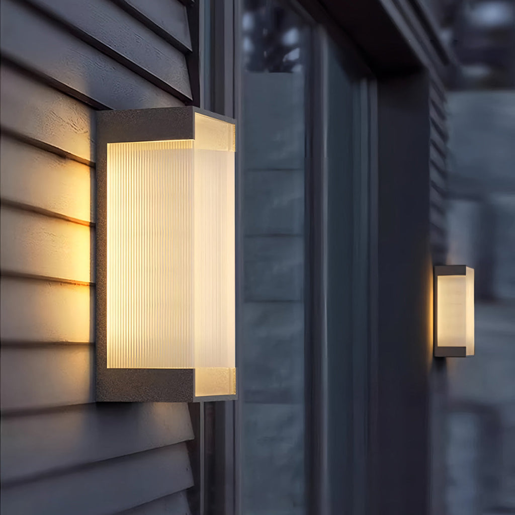WINDSOR VISTA WALL-MOUNTED OUTDOOR LANTERN
