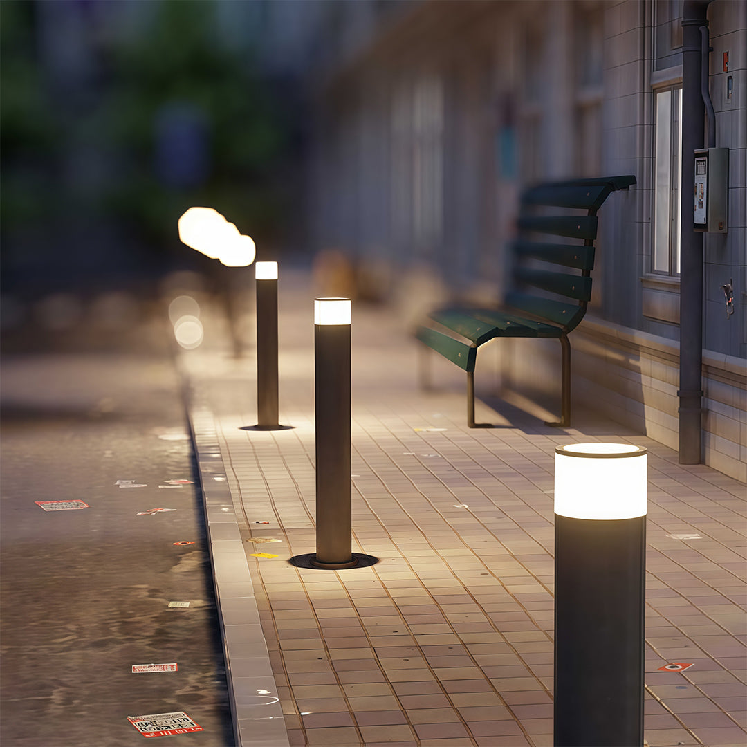 CHARLESTON GLOWING GARDEN BOLLARD LIGHTS
