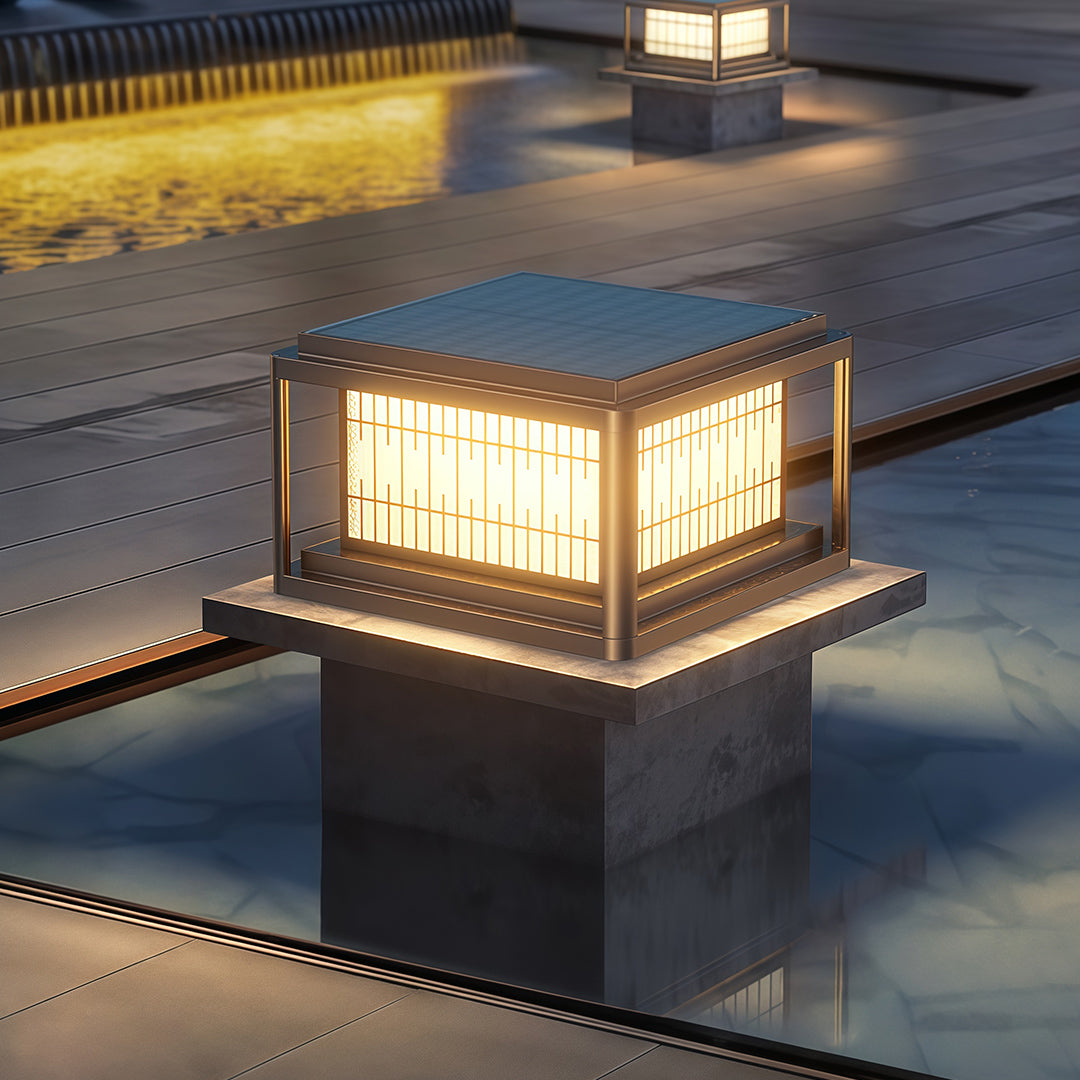 WINDSOR GARDEN COLUMN LIGHT WITH WATER-RESISTANT DESIGN