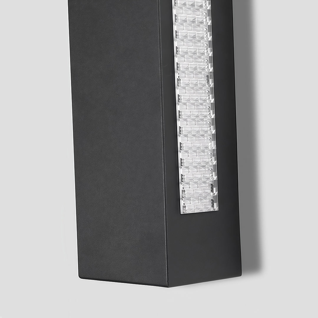 WINDSOR GARDEN LED WALL LANTERN - WEATHERPROOF ILLUMINATION