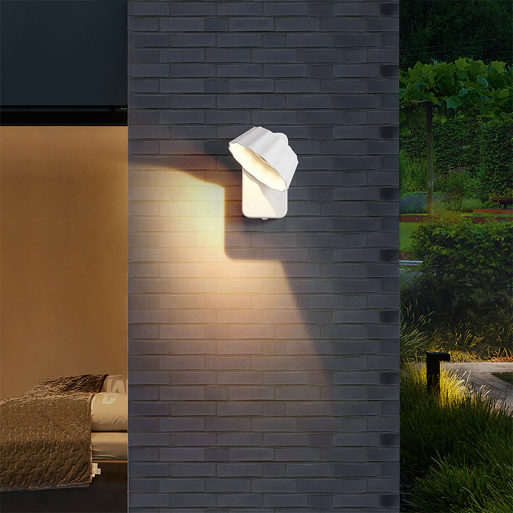 WINDSOR HEIGHTS ADJUSTABLE OUTDOOR WALL LANTERN