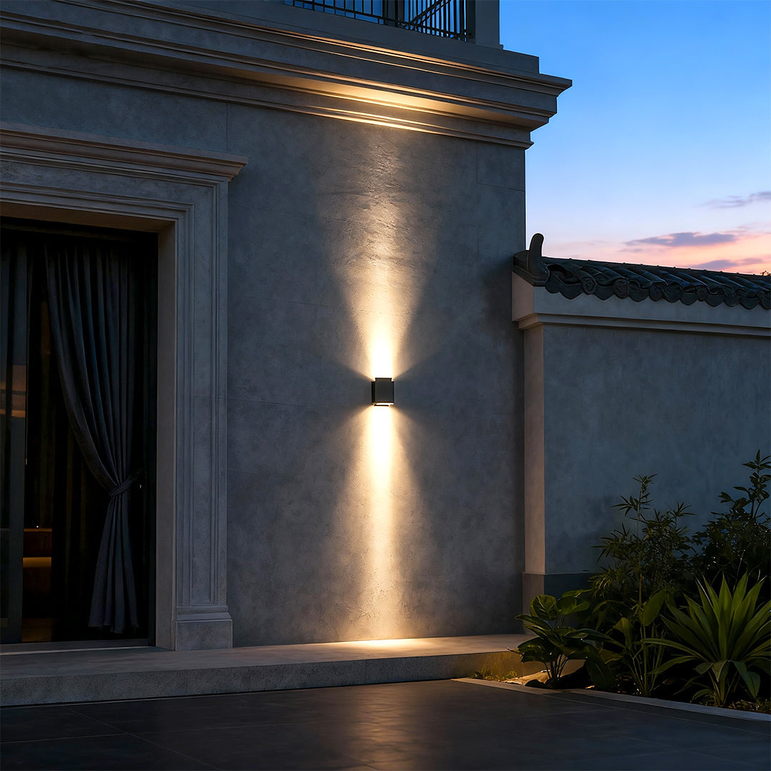 WINDSOR SQUARE DUAL-DIRECTION LED WALL LUMINAIRE