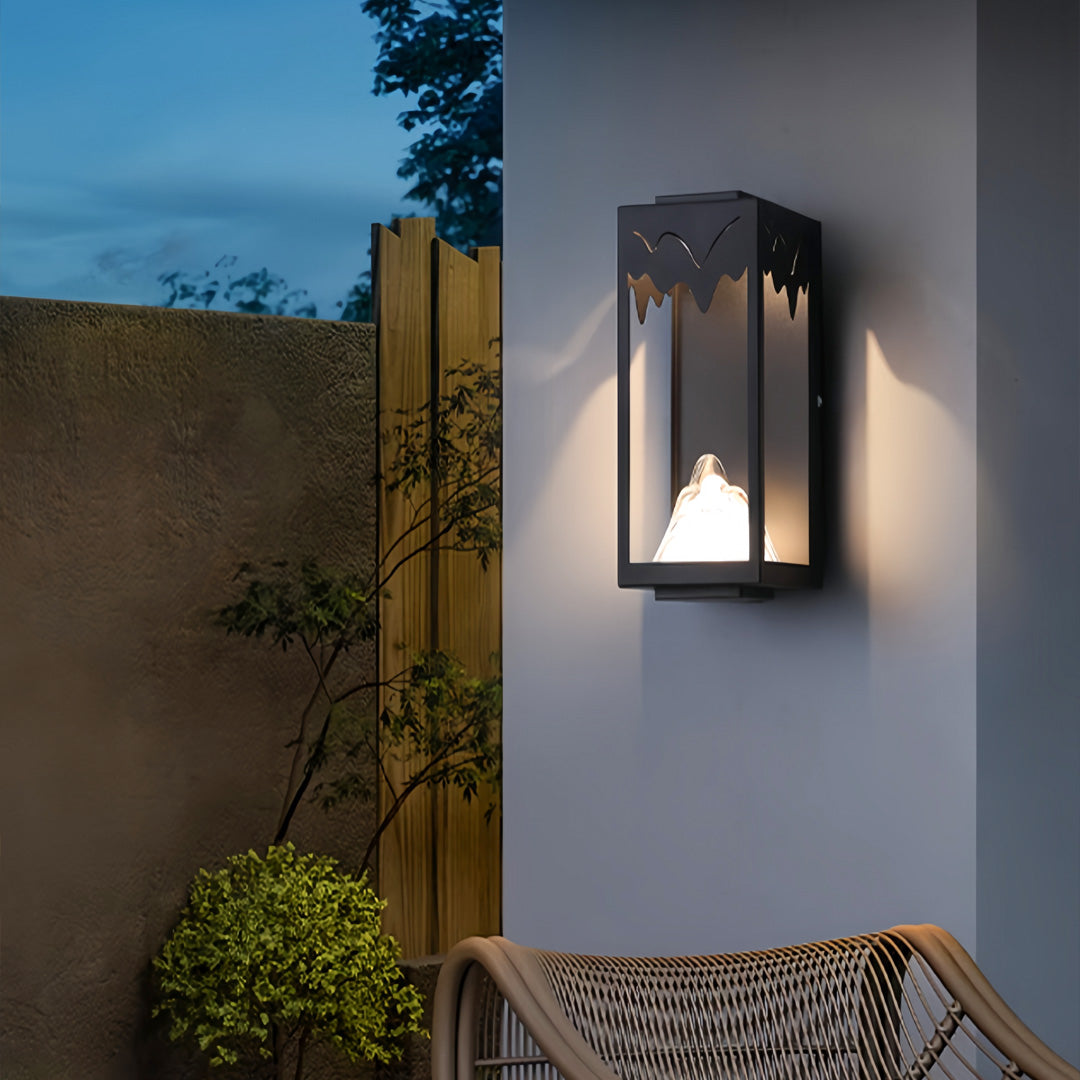 RAVENSHIRE WEATHERPROOF GARDEN LANTERN