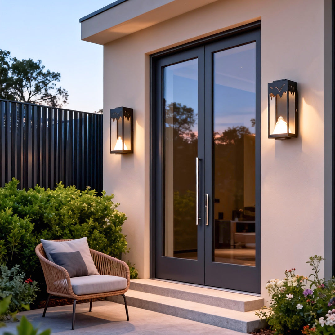 RAVENSHIRE WEATHERPROOF GARDEN LANTERN