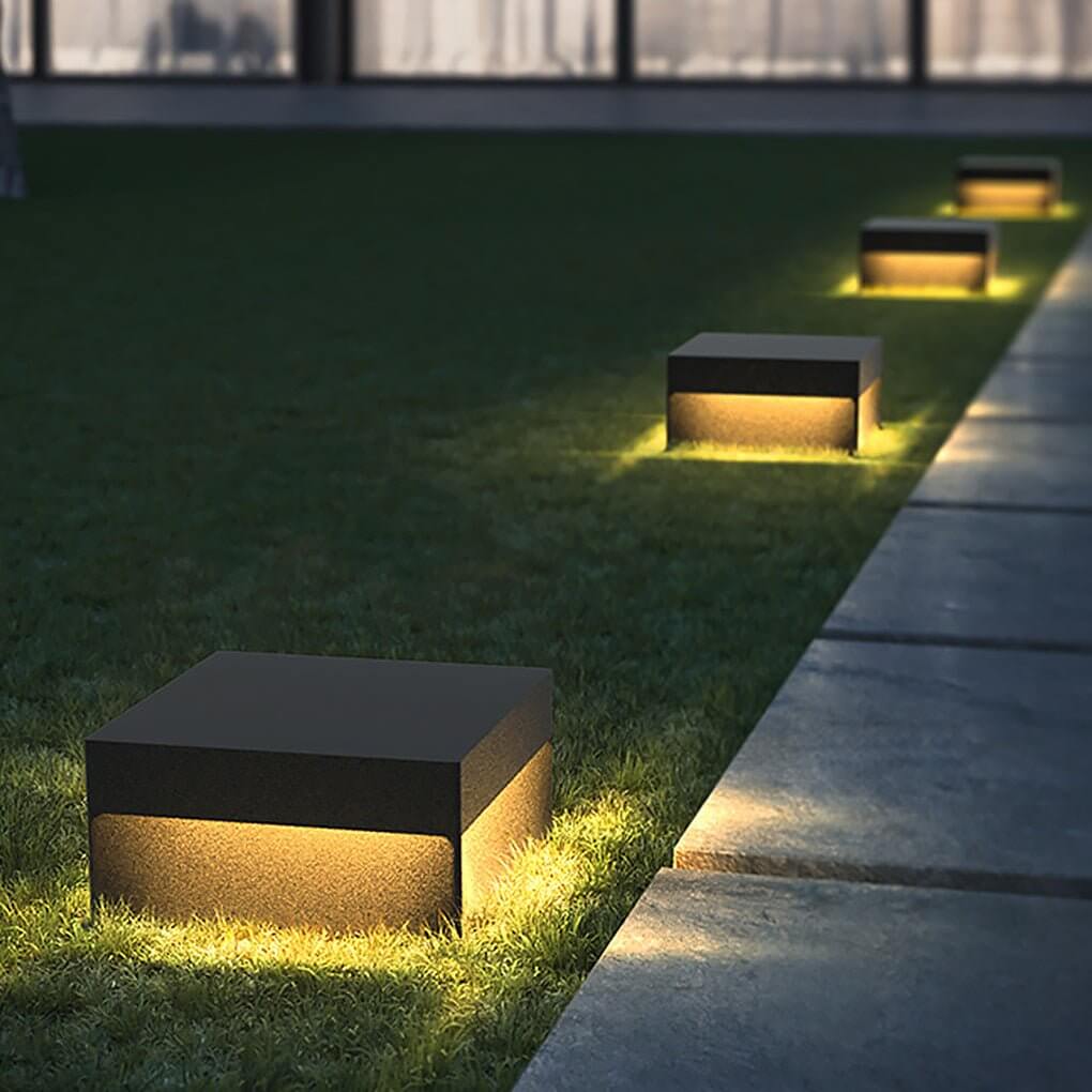 WINDSOR SQUARE OUTDOOR PILLAR ILLUMINATOR