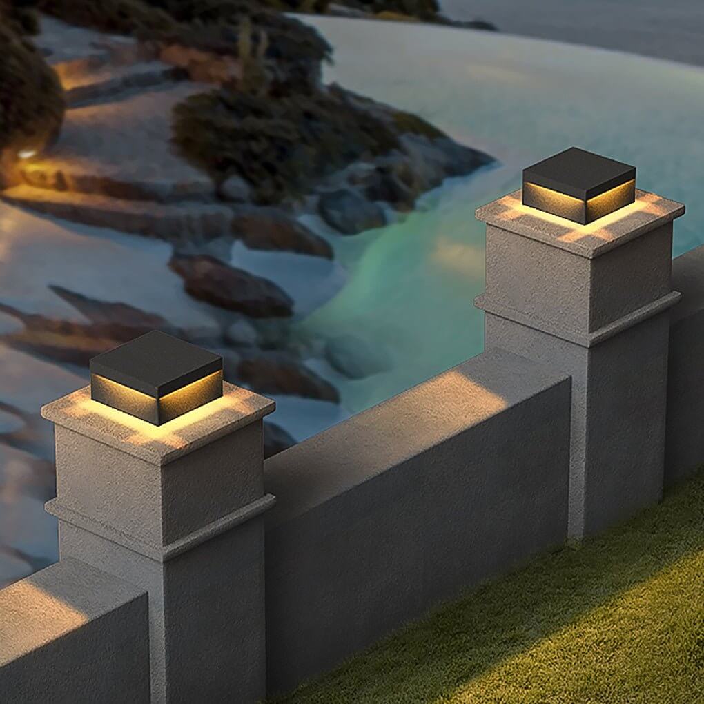 WINTERBOURNE SQUARE SOLAR-POWERED FENCE POST ILLUMINATOR