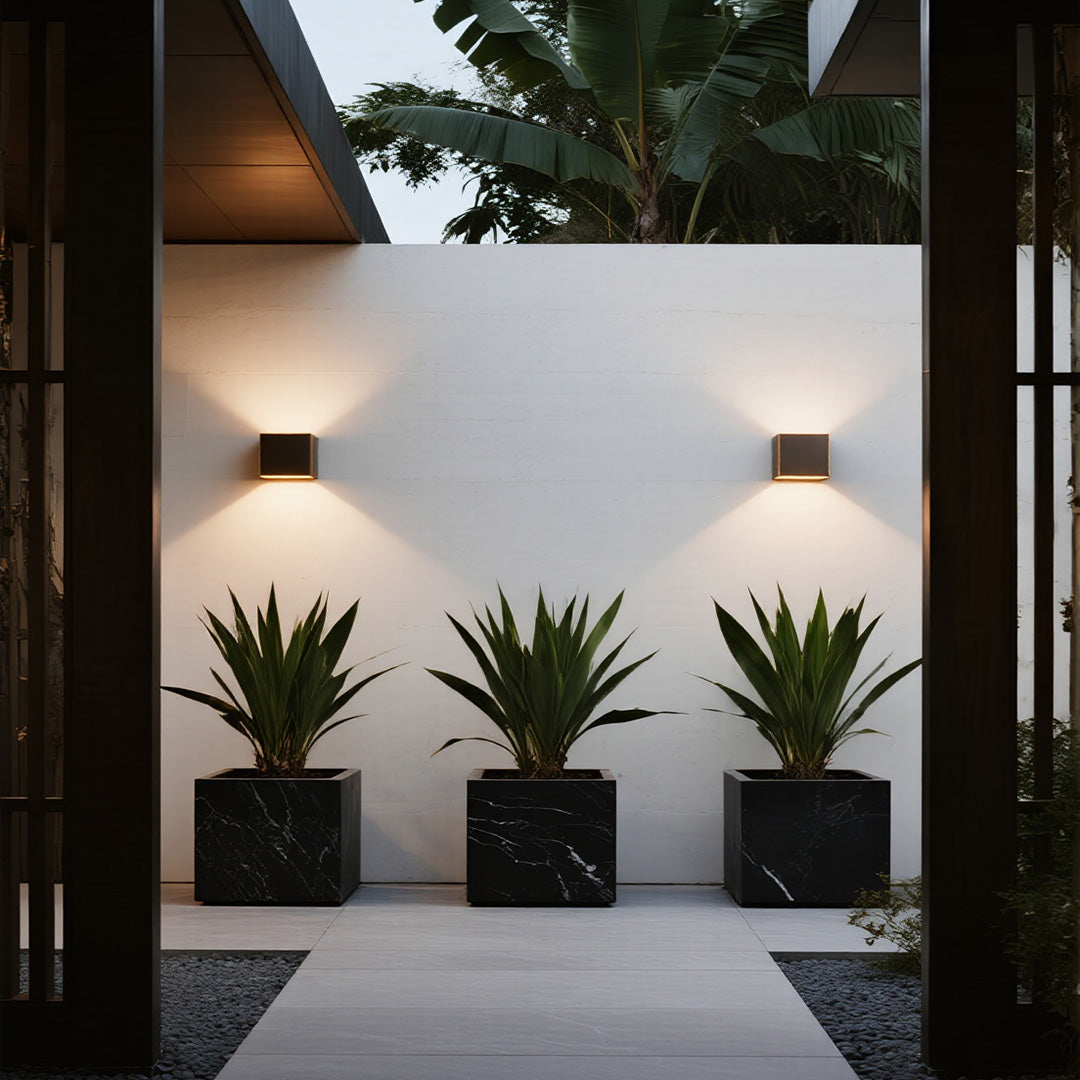 WINDSOR RAINPROOF DUAL-FACED WALL LANTERN