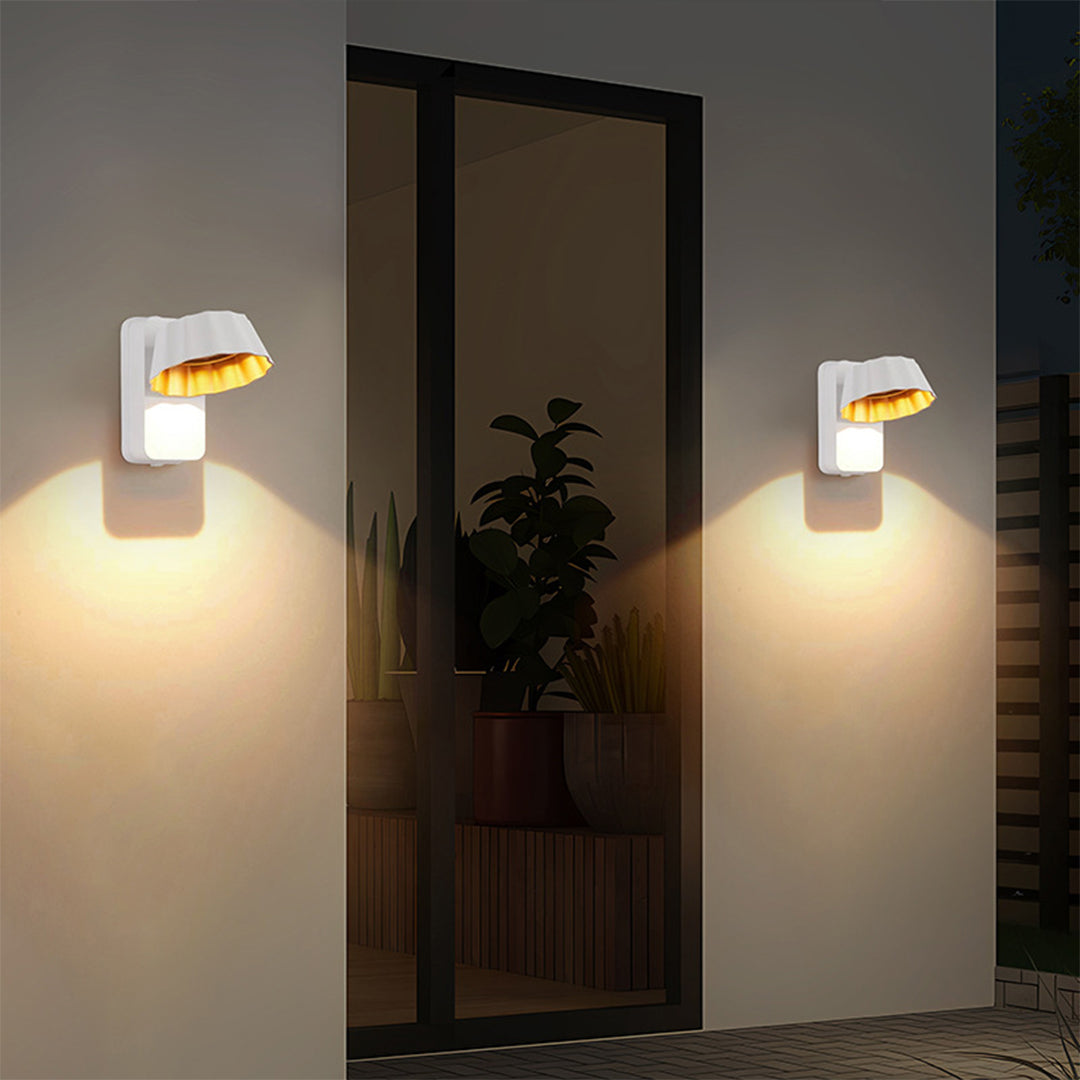 WINDSOR HEIGHTS ADJUSTABLE OUTDOOR WALL LANTERN
