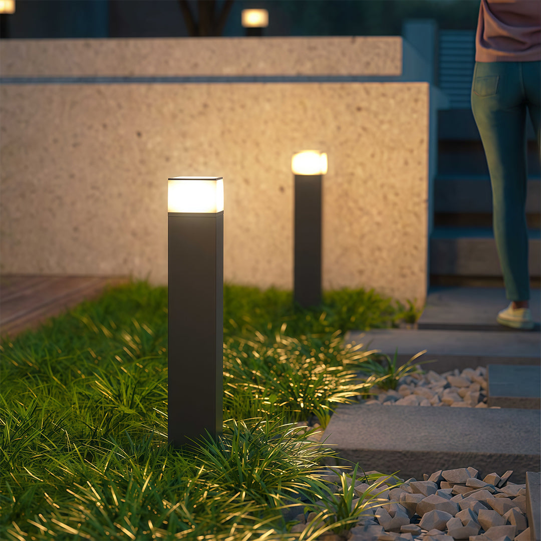 WINDSOR SQUARE GLOWING PATH LIGHTS FOR OUTDOOR LANDSCAPING