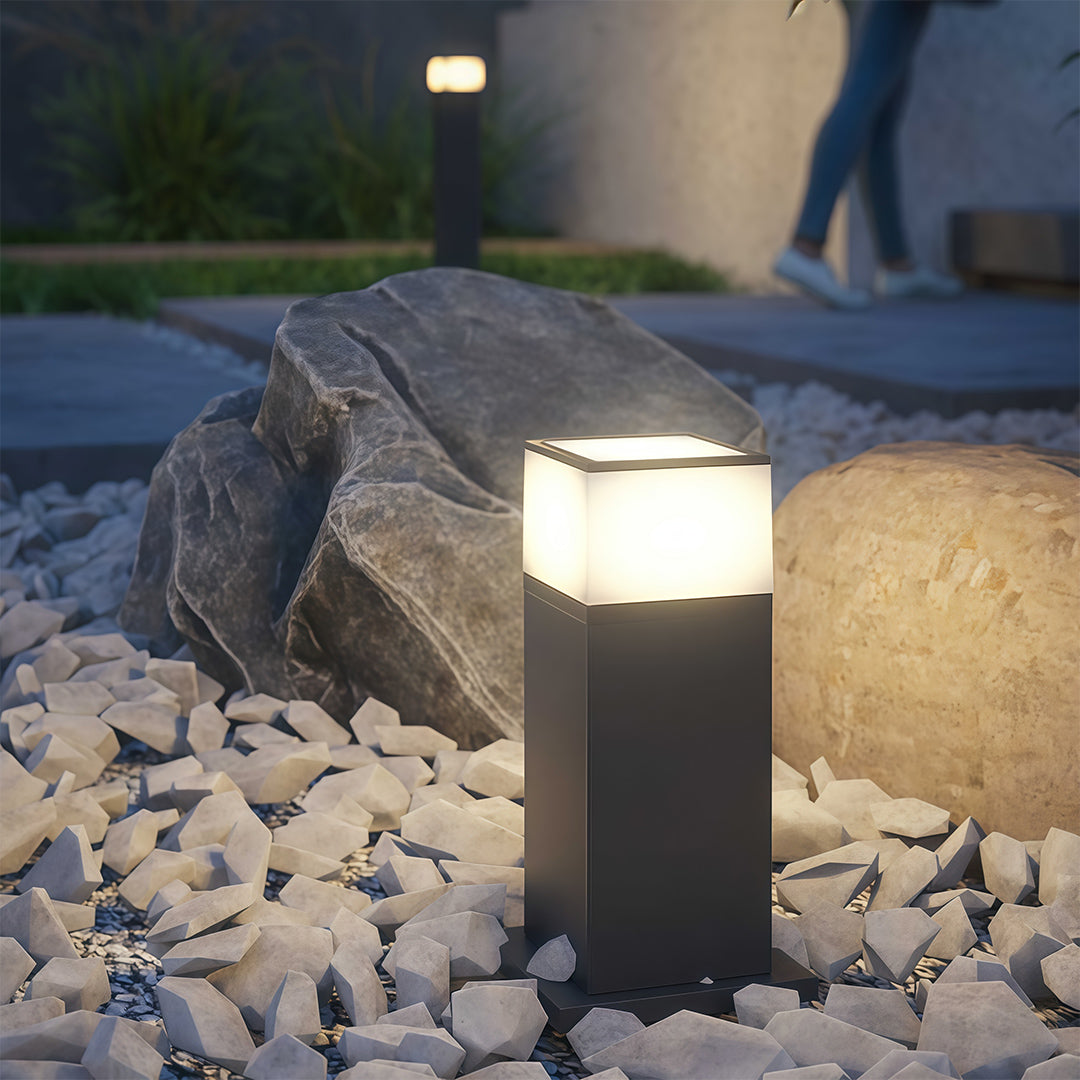 WINDSOR SQUARE GLOWING PATH LIGHTS FOR OUTDOOR LANDSCAPING