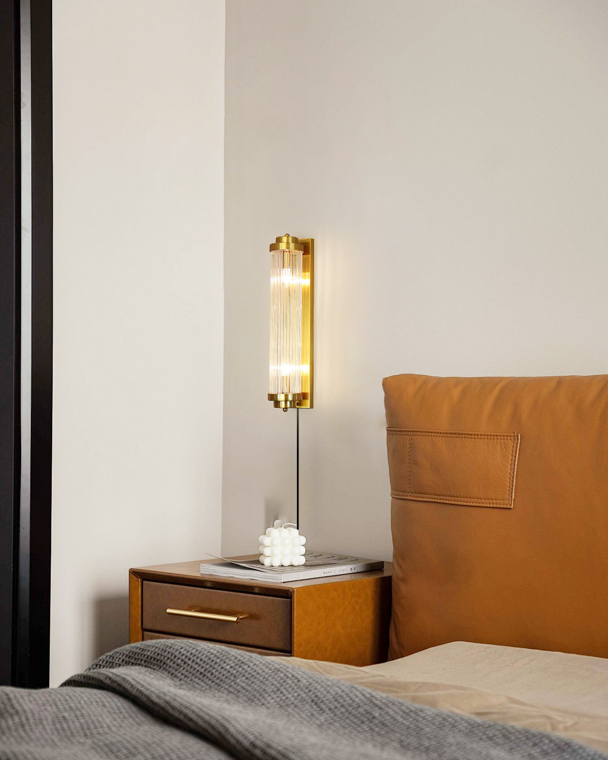 FENWICK OFFSET ILLUMINATION WALL SCONCE