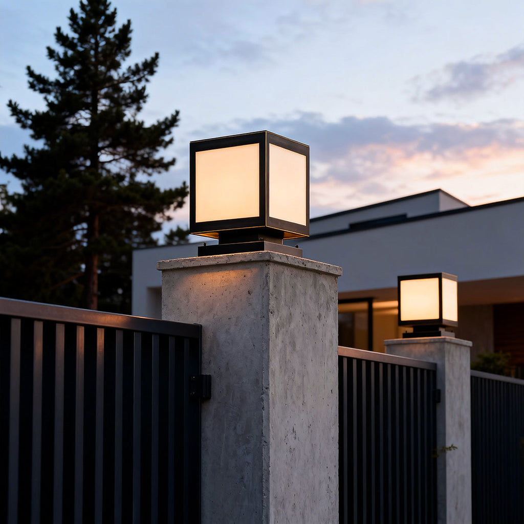 WINDSOR BRONZE SQUARE SOLAR GARDEN LANTERN