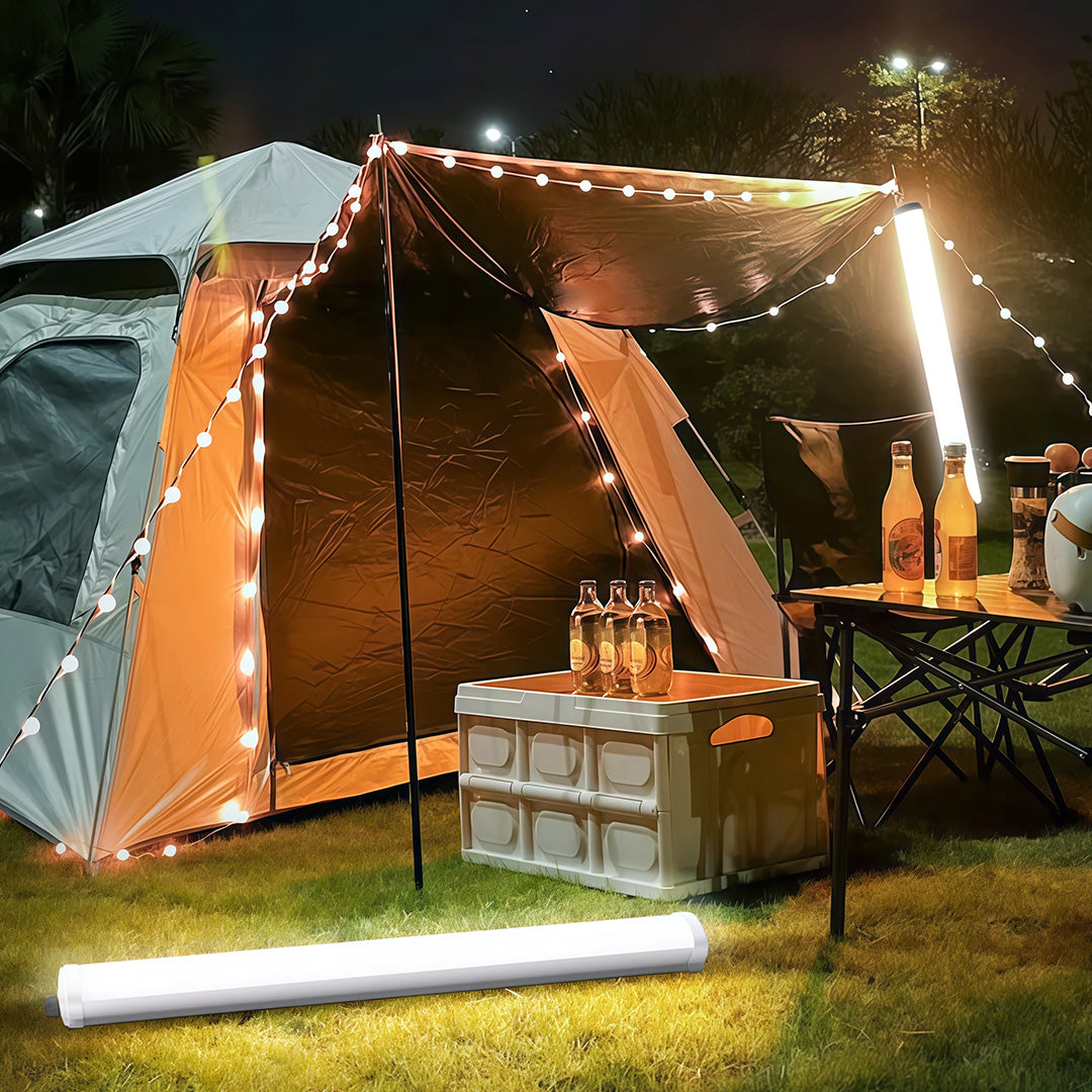 WINDSOR SOLAR-POWERED OUTDOOR WALL LANTERN