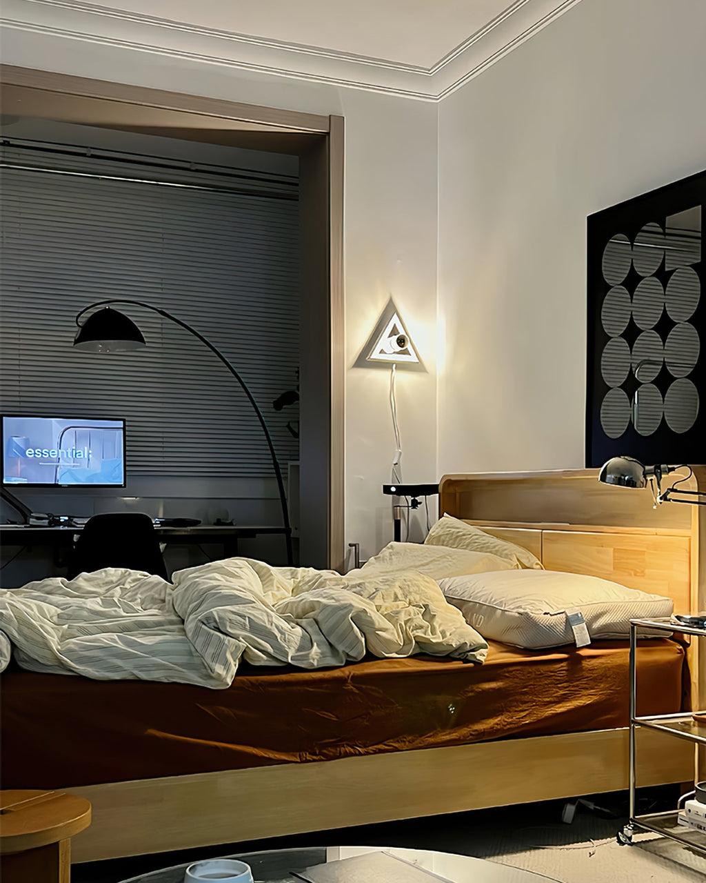 CARLETON TRIAD LUMINAIRE