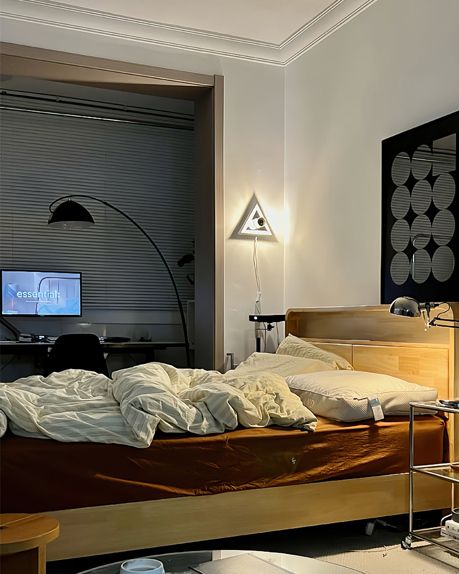 CARLETON TRIAD LUMINAIRE