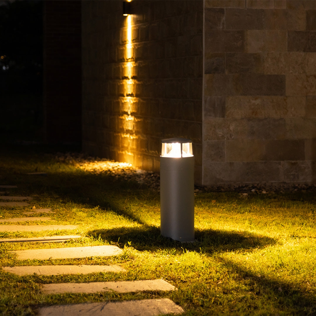 WINDSOR STONE PATHLIGHTS, SCULPTURAL OUTDOOR ILLUMINATION