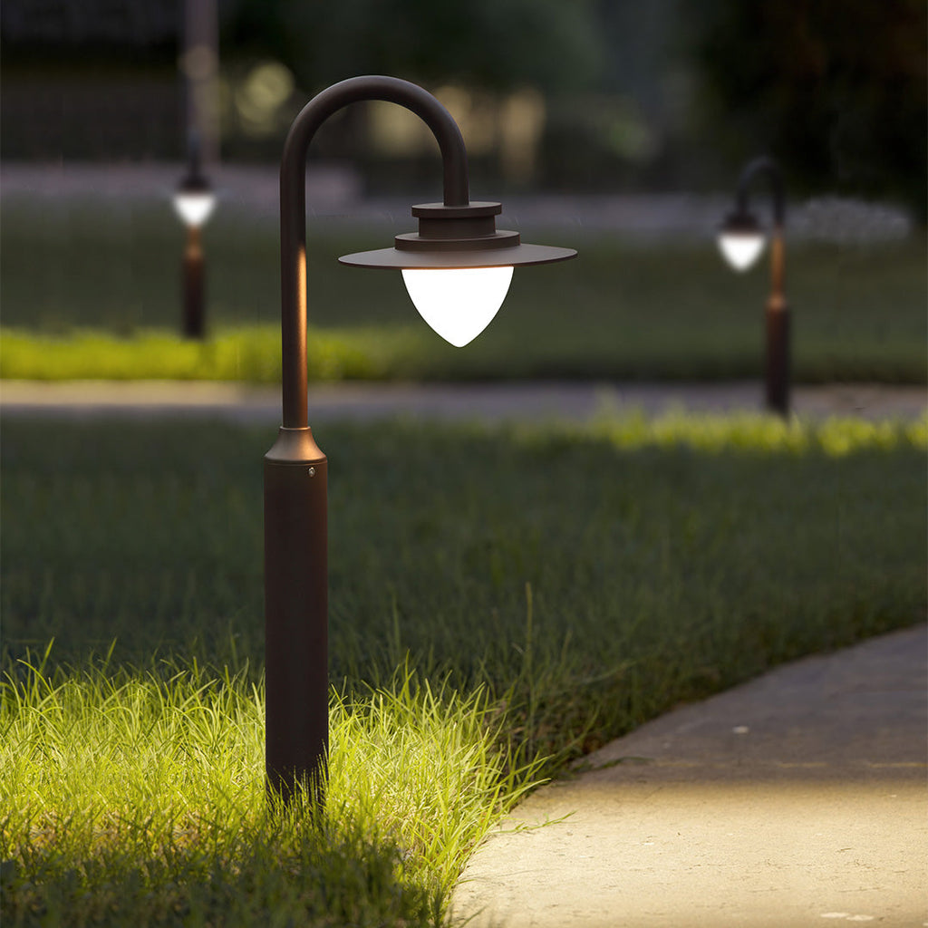 FENWICK GOOSENECK GARDEN POST LIGHTING FOR PATHWAYS