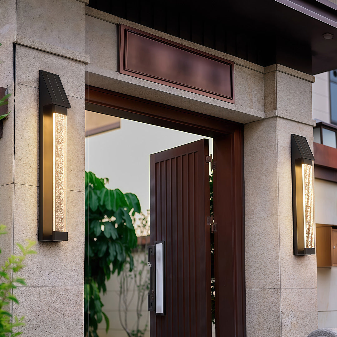 RAVENHURST SOLAR-POWERED OUTDOOR WALL LIGHT