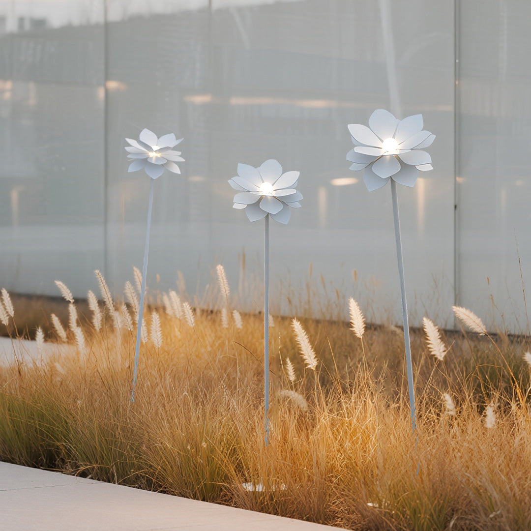 WINTHROP GARDEN BLOOM LED LIGHTS IN WHITE, WEATHER-RESISTANT FLOWER DESIGN